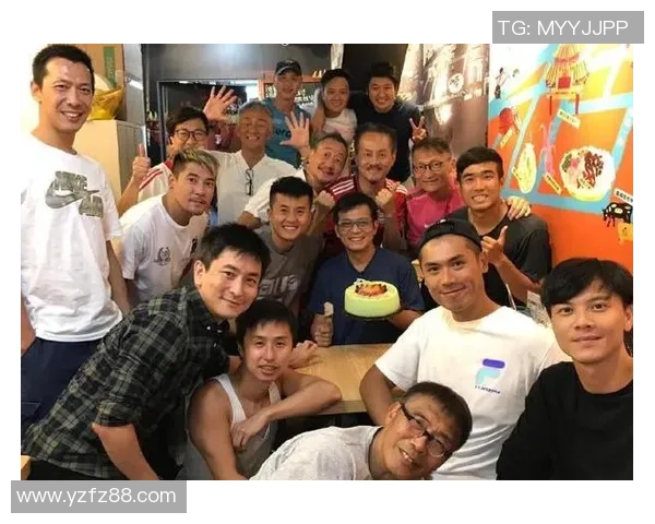 人缘最好的足球明星揭秘:谁是球场内外的社交达人 人缘最好的足球明星揭秘:谁是球场内外的社交达人