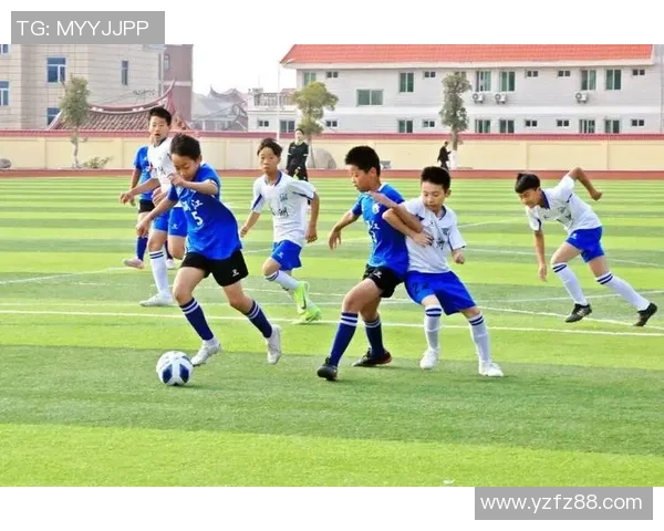 校园足球场上的青春梦想与激情碰撞的美好瞬间 校园足球场上的青春梦想与激情碰撞的美好瞬间