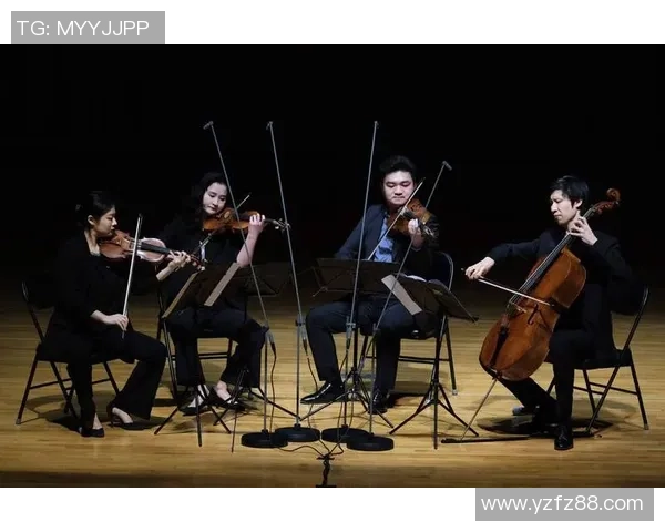 钢琴与足球的奇妙交汇:音乐与运动的完美融合之旅 钢琴与足球的奇妙交汇:音乐与运动的完美融合之旅